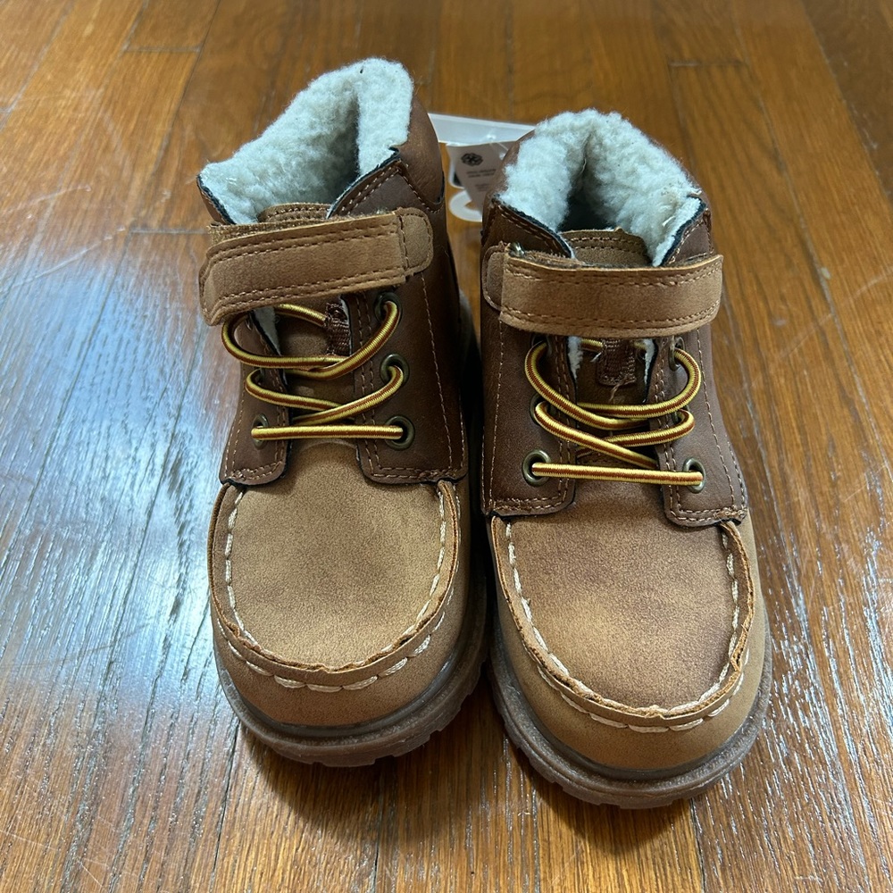 NWT Oshkosh boot